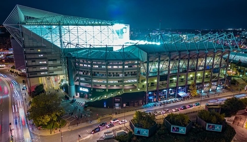 St James' Park - At Night (November 2022).jpg